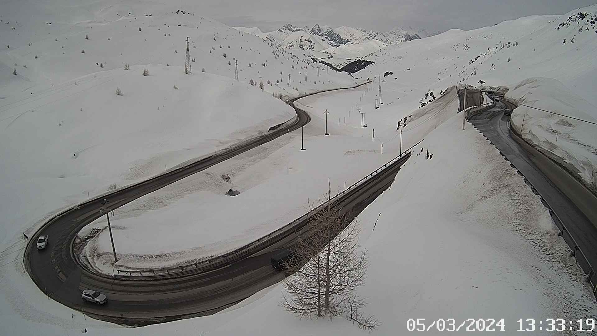 Livigno webcam - Passo del Foscagno road SS301